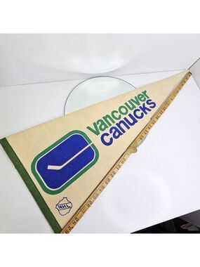 Vancouver Canucks NHL HOCKEY PENNANT FLAG Canada Vintage 30" X 12" USA